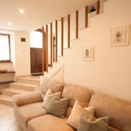 Casa Vacanze Castello Frontone Exterior photo