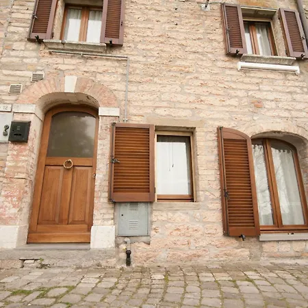 Casa Vacanze Castello Frontone Exterior photo