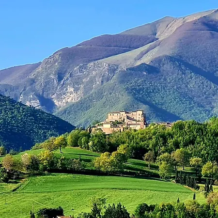 Casa Vacanze Castello Frontone Exterior photo